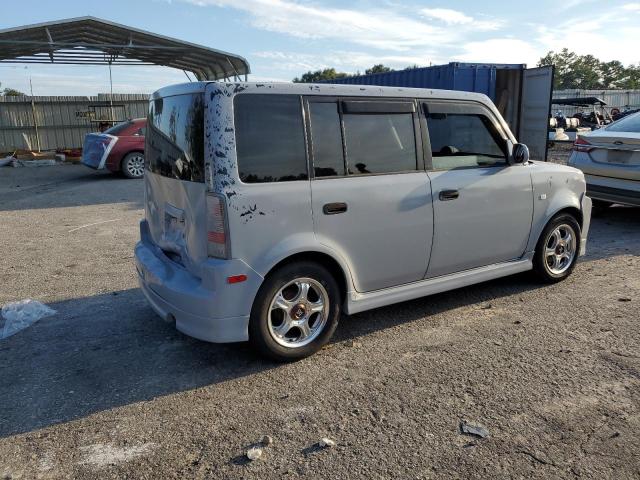JTLKT324354025402 - 2005 TOYOTA SCION XB SILVER photo 3