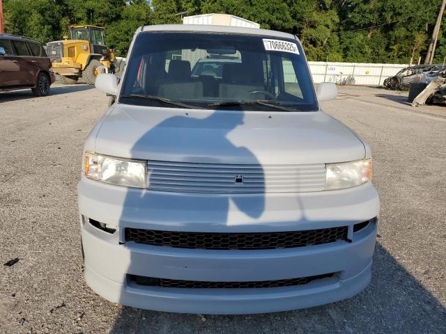 JTLKT324354025402 - 2005 TOYOTA SCION XB SILVER photo 5