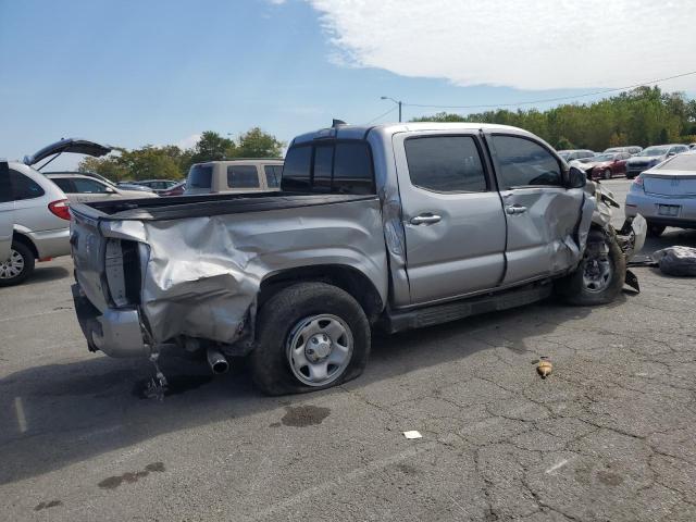 3TMCZ5AN4JM157491 - 2018 TOYOTA TACOMA DOUBLE CAB ვერცხლისფერი ფოტო 3