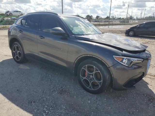 ZASFAKPN3J7B89702 - 2018 ALFA ROMEO STELVIO SPORT ნაცრისფერი ფოტო 4