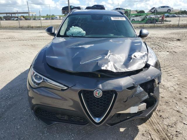 ZASFAKPN3J7B89702 - 2018 ALFA ROMEO STELVIO SPORT ნაცრისფერი ფოტო 5