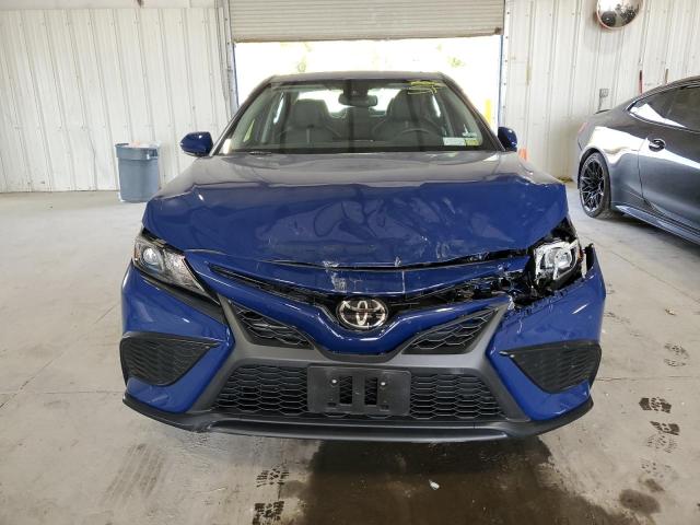 4T1T11BK9PU086762 - 2023 TOYOTA CAMRY SE NIGHT SHADE BLUE photo 5