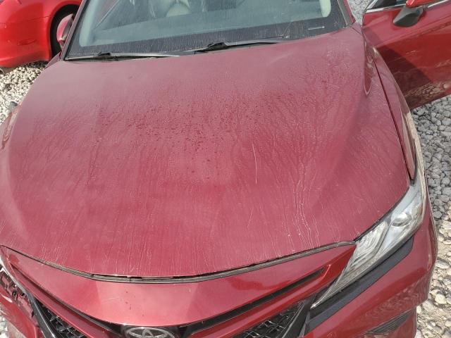 4T1B61HKXJU651824 - 2018 TOYOTA CAMRY XSE RED photo 11