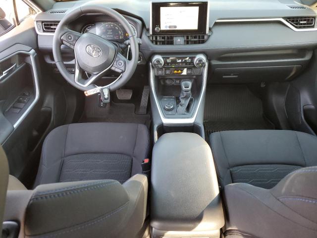 JTM16RFVXPD105013 - 2023 TOYOTA RAV4 SE Черный фото 8