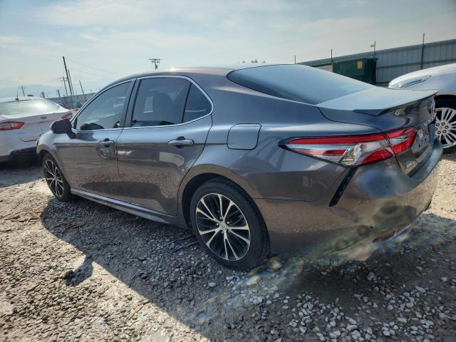 4T1B11HK5JU518550 - 2018 TOYOTA CAMRY L GRAY photo 2