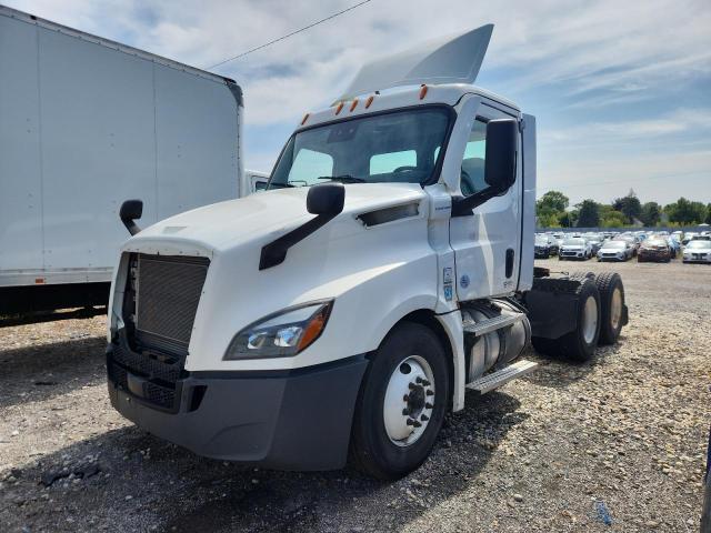 3AKJHLDV5NSMS8136 - 2022 FREIGHTLINER CASCADIA 1 თეთრი ფოტო 2