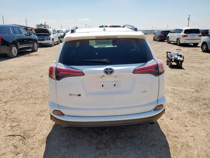 JTMZFREV3HJ144145 - 2017 TOYOTA RAV4 LE 白色 照片 6