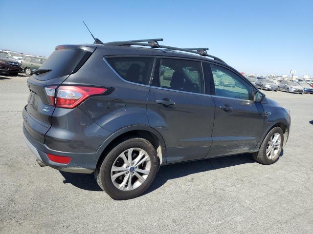 1FMCU9GD9JUC24789 - 2018 FORD ESCAPE SE GRAY photo 3