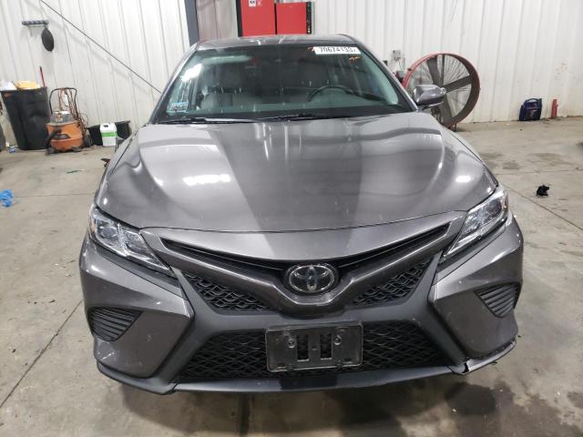 4T1G11BK3LU019537 - 2020 TOYOTA CAMRY SE GRAY photo 5