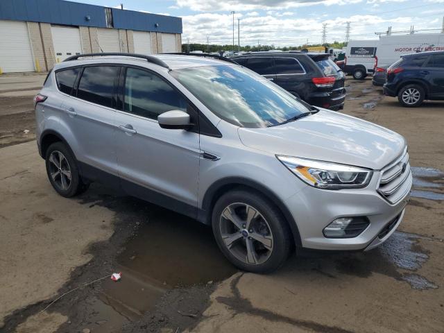 1FMCU9HD5JUC75155 - 2018 FORD ESCAPE SEL ვერცხლისფერი ფოტო 4