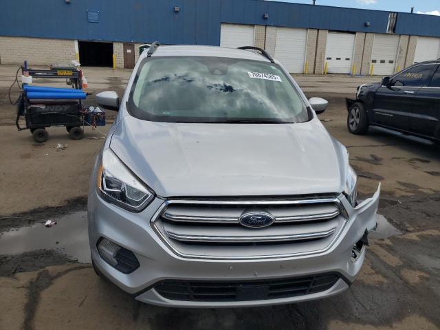 1FMCU9HD5JUC75155 - 2018 FORD ESCAPE SEL ვერცხლისფერი ფოტო 5