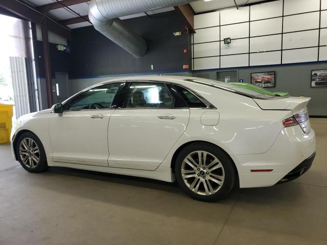 3LN6L2J96GR621999 - 2016 LINCOLN MKZ WHITE photo 2