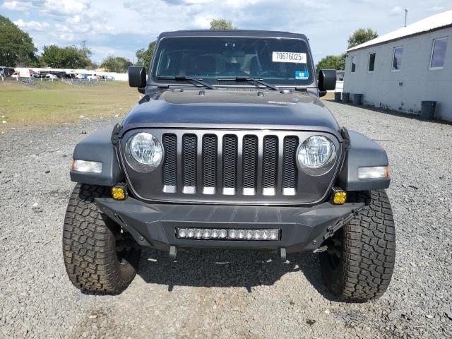 1C4HJXDG4JW213953 - 2018 JEEP WRANGLER U SPORT Серый фото 5