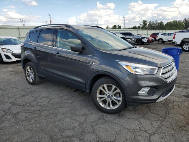 1FMCU9GD7JUC44278 - 2018 FORD ESCAPE SE رمادي صورة 4