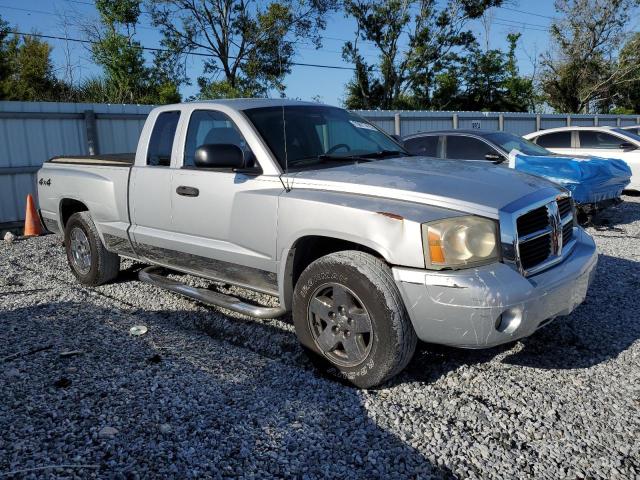 1D7HW42N96S691453 - 2006 DODGE DAKOTA SLT SILVER photo 4