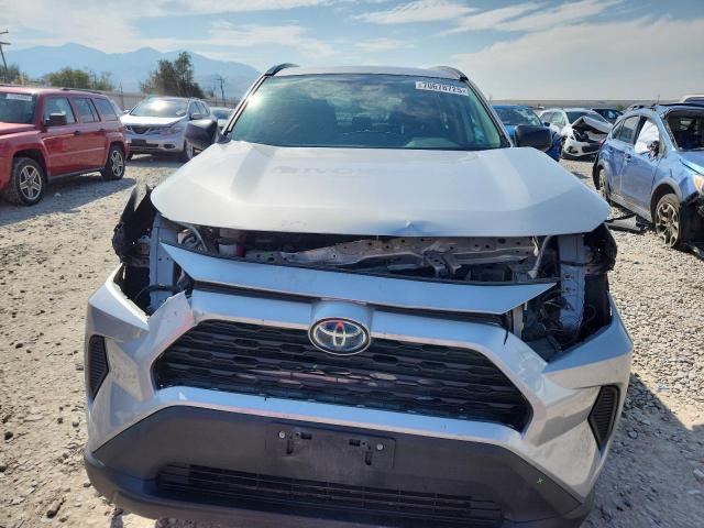 2T3LWRFV5LW067552 - 2020 TOYOTA RAV4 LE SILVER photo 5