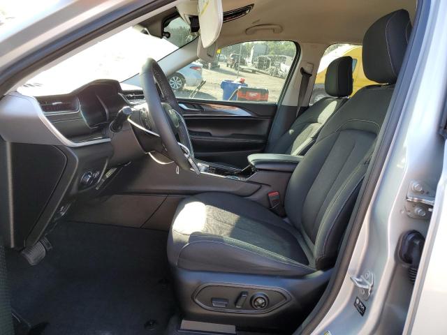 1C4RJHAG0P8710302 - 2023 JEEP GRAND CHEROKEE LAREDO SILVER photo 7