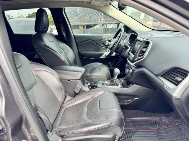 1C4PJMBX0JD600413 - 2018 JEEP CHEROKEE TRAILHAWK GRAY photo 5