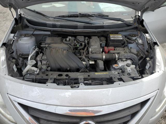 3N1CN7AP6JL884293 - 2018 NISSAN VERSA S 银色 照片 11