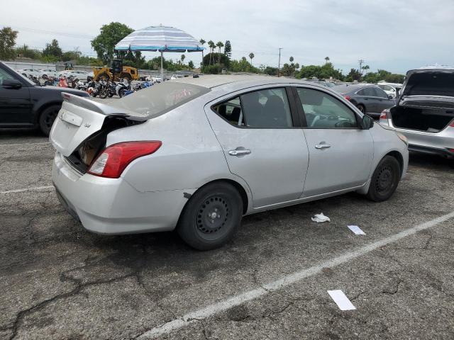 3N1CN7AP6JL884293 - 2018 NISSAN VERSA S 银色 照片 3