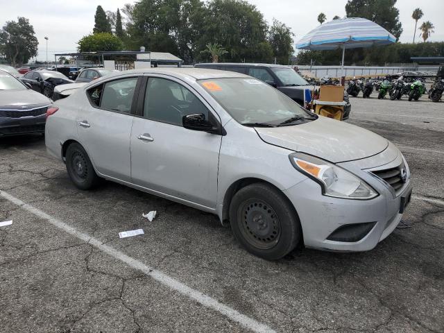 3N1CN7AP6JL884293 - 2018 NISSAN VERSA S 银色 照片 4