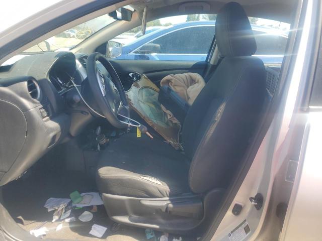 3N1CN7AP6JL884293 - 2018 NISSAN VERSA S 银色 照片 7