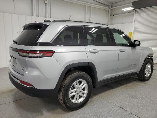 1C4RJHAG2PC673380 - 2023 JEEP GRAND CHER LAREDO Silber Foto 3