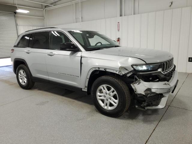 1C4RJHAG2PC673380 - 2023 JEEP GRAND CHER LAREDO Silber Foto 4