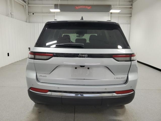 1C4RJHAG2PC673380 - 2023 JEEP GRAND CHER LAREDO Silber Foto 6