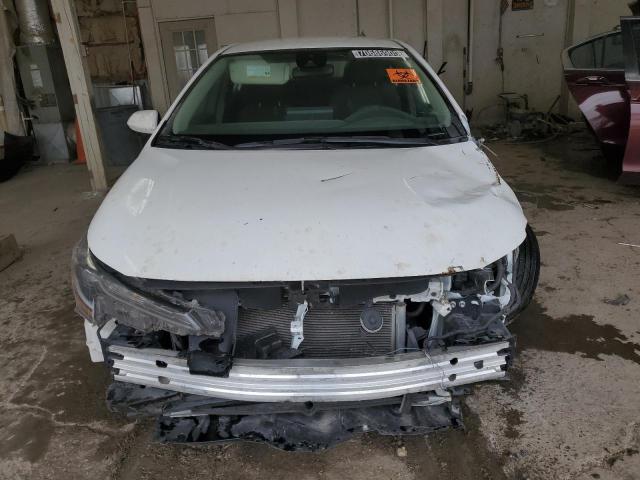 5YFEPMAE9NP334575 - 2022 TOYOTA COROLLA LE WHITE photo 5