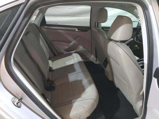 1VWGT7A35HC009923 - 2017 VOLKSWAGEN PASSAT SE SILVER photo 10