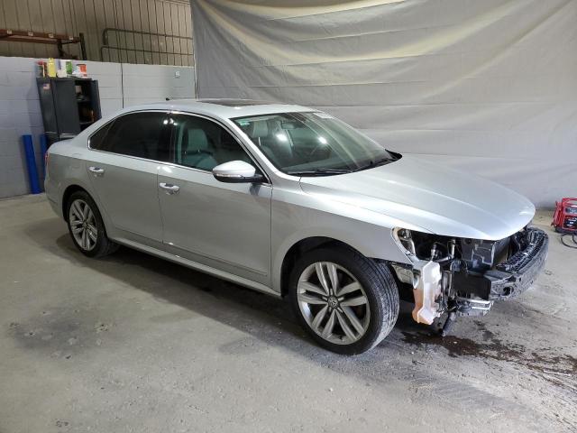 1VWGT7A35HC009923 - 2017 VOLKSWAGEN PASSAT SE SILVER photo 4