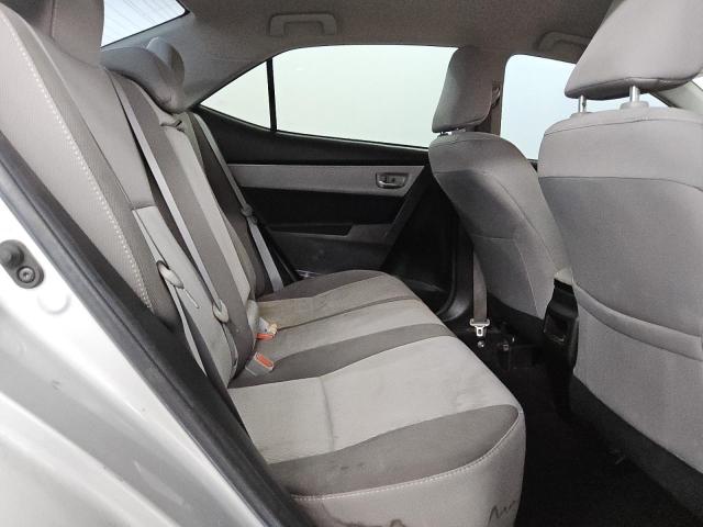 5YFBURHEXJP839372 - 2018 TOYOTA COROLLA L WHITE photo 10