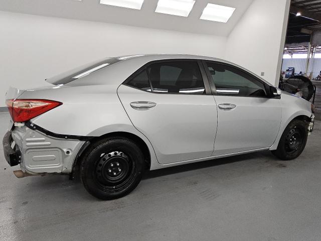 5YFBURHEXJP839372 - 2018 TOYOTA COROLLA L WHITE photo 3