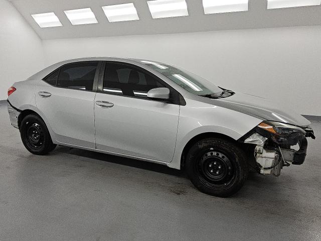 5YFBURHEXJP839372 - 2018 TOYOTA COROLLA L WHITE photo 4