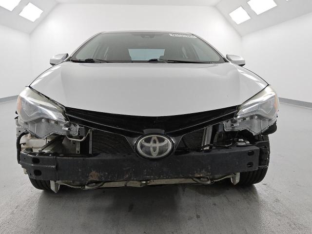 5YFBURHEXJP839372 - 2018 TOYOTA COROLLA L WHITE photo 5