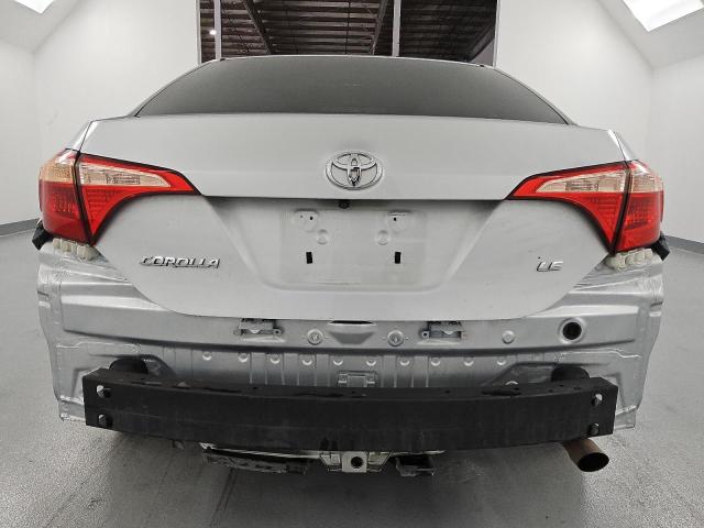 5YFBURHEXJP839372 - 2018 TOYOTA COROLLA L WHITE photo 6