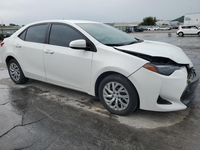 5YFBURHE5JP832703 - 2018 TOYOTA COROLLA L WHITE photo 4