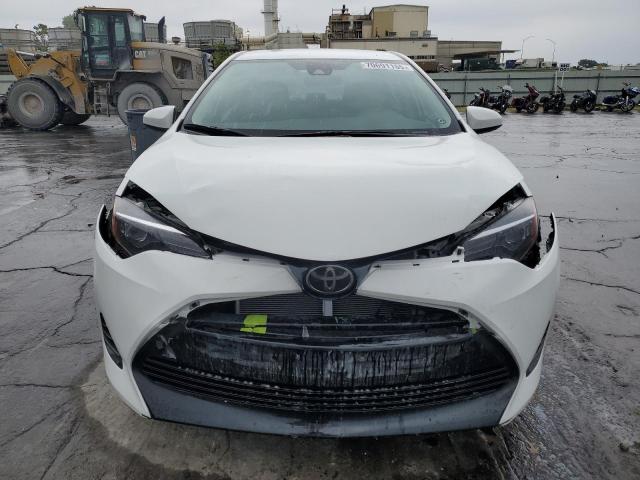 5YFBURHE5JP832703 - 2018 TOYOTA COROLLA L WHITE photo 5