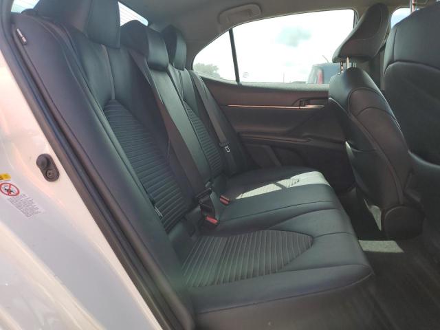 4T1B11HK2JU677705 - 2018 TOYOTA CAMRY L 白色 照片 10