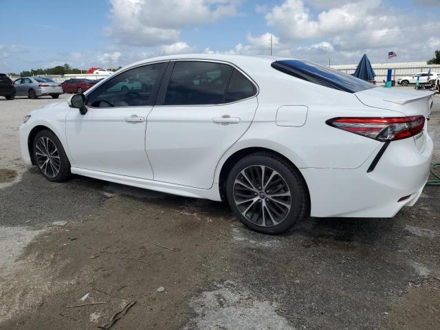 4T1B11HK2JU677705 - 2018 TOYOTA CAMRY L 白色 照片 2