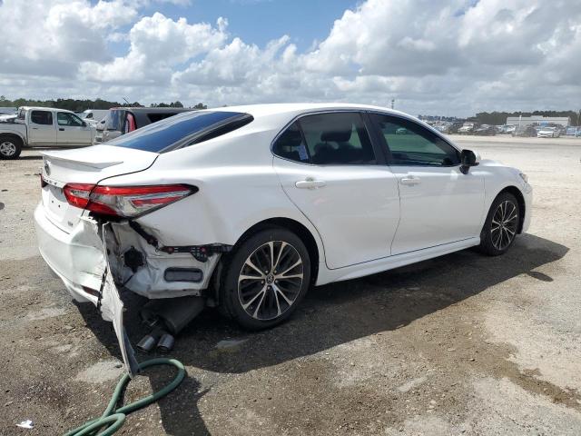 4T1B11HK2JU677705 - 2018 TOYOTA CAMRY L 白色 照片 3