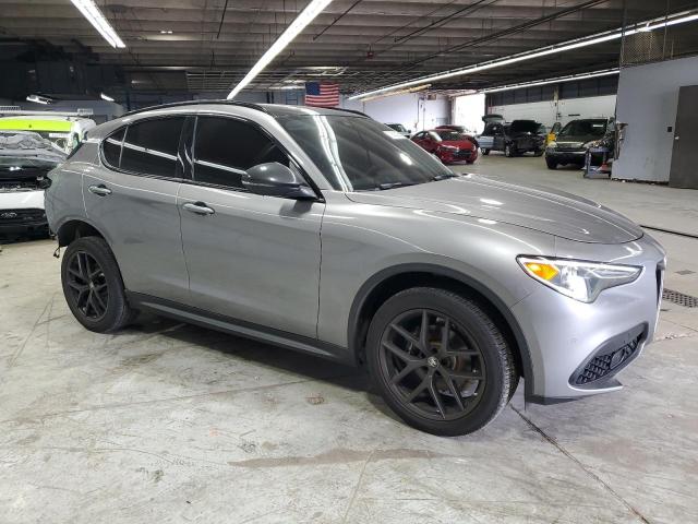 ZASPAKBN7K7C33245 - 2019 ALFA ROMEO STELVIO TI GRAY photo 4