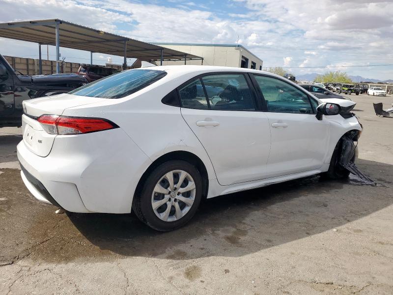 5YFEPMAE9MP224611 - 2021 TOYOTA COROLLA LE WHITE photo 3