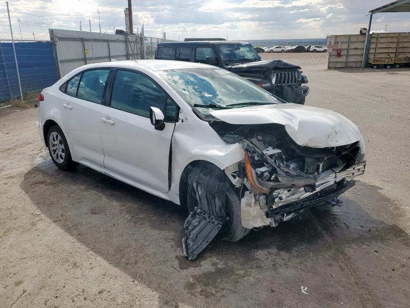 5YFEPMAE9MP224611 - 2021 TOYOTA COROLLA LE WHITE photo 4