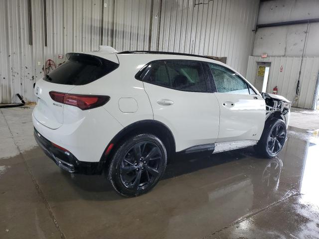 LRBFZPE4XRD052468 - 2024 BUICK ENVISION ESSENCE WHITE photo 3