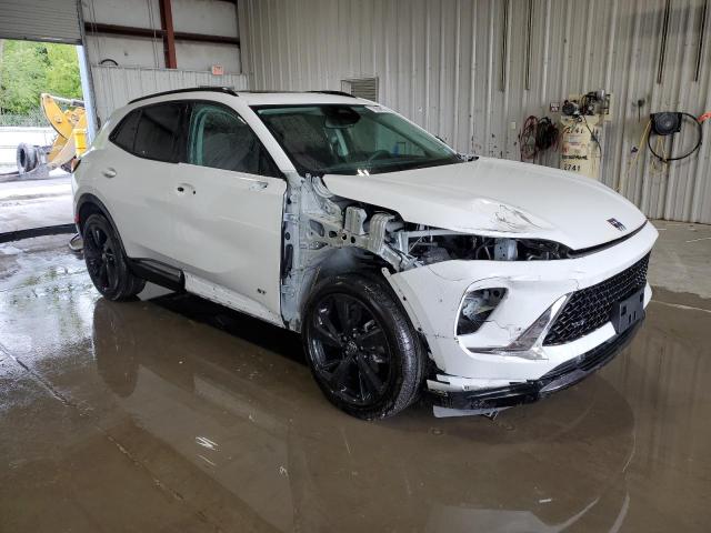 LRBFZPE4XRD052468 - 2024 BUICK ENVISION ESSENCE WHITE photo 4