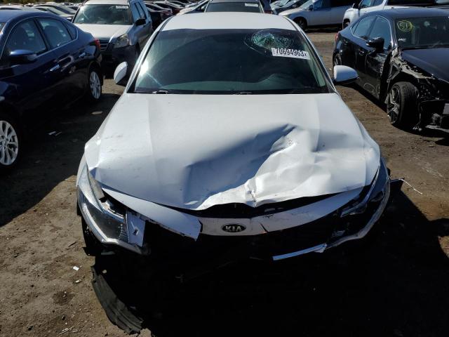 5XXGT4L39GG052707 - 2016 KIA OPTIMA LX WHITE photo 5