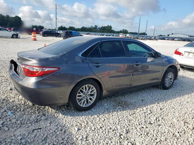4T1BF1FK2HU667335 - 2017 TOYOTA CAMRY LE GRAY photo 3