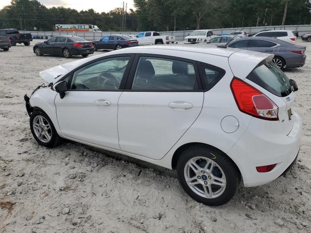3FADP4EJ8JM141859 - 2018 FORD FIESTA SE Beyaz fotoğraf 2
